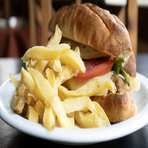 Sandwich con guarnicion